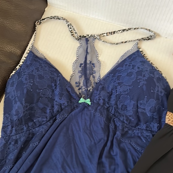 Victorias Secret set of 2 nighties - Picture 2 of 5